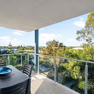 https://property-vine-broadwater-saltwater-apartments.hotelssunshinecoast.net